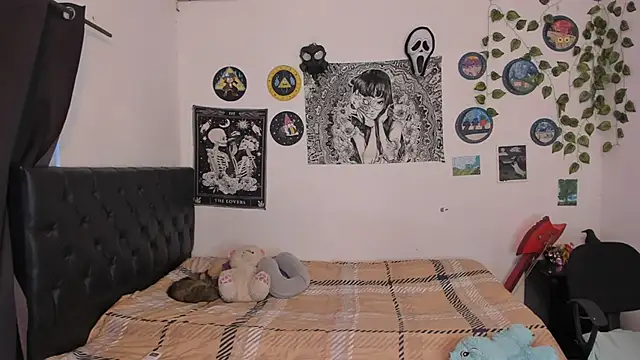 chloe kisses online show from September 2025 11:38:02 AM