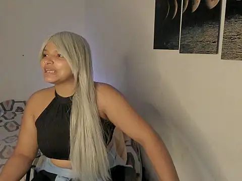 chloe kisses online show from April 2026 11:33:01 AM