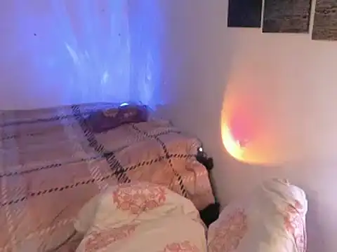 chloe kisses online show from April 2026 11:33:01 AM