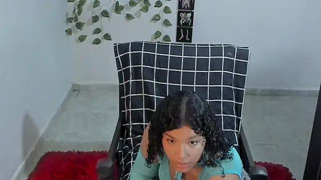 chloe kisses online show from October 2025 11:42:01 AM