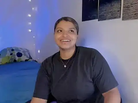 chloe kisses online show from April 2026 11:30:02 AM