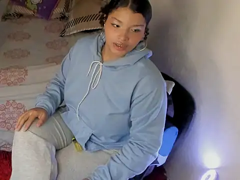 chloe kisses online show from March 2026 11:32:02 AM