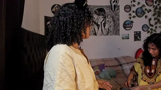 chloe kisses online show from September 2025 11:06:02 AM