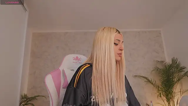 daisyblushh online show from April 2026 03:03:01 PM