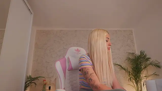 daisyblushh online show from April 2026 04:02:02 PM