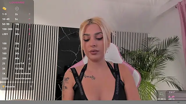 daisyblushh online show from October 2025 07:35:01 PM