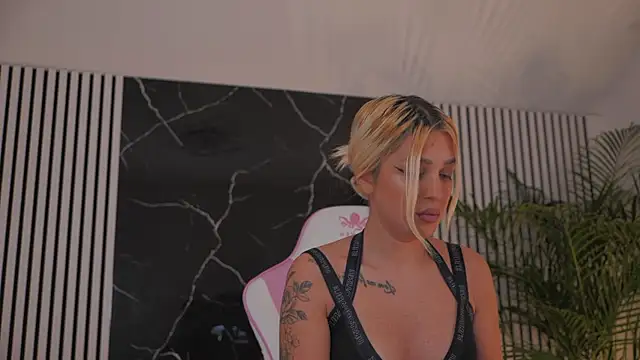 daisyblushh online show from November 2025 05:13:01 PM