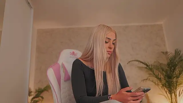 daisyblushh online show from March 2026 04:34:02 PM