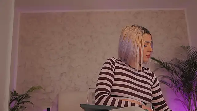 daisyblushh online show from February 2026 04:07:01 PM