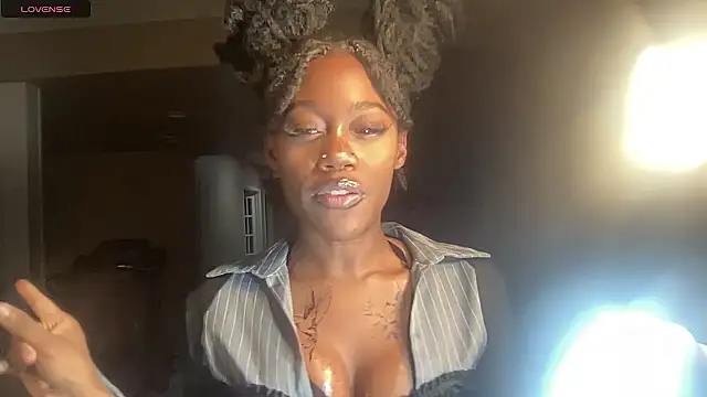Snapshot of maskedgirl5005 chatting on September 2025 12:39:01 AM maskedgirl5005 online show from September 2025 12:39:01 AM
