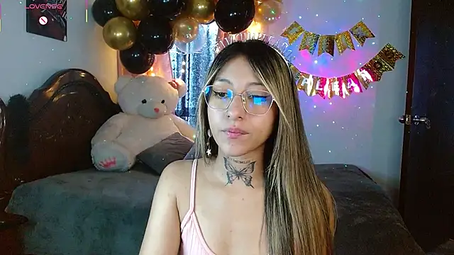 Hoolly Jones online show from November 2025 02:06:01 PM