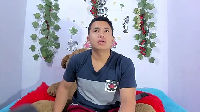 NataliaAndJulliam online show from January 2026 03:54:02 AM