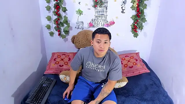 NataliaAndJulliam online show from October 2025 04:34:01 AM