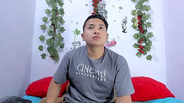 NataliaAndJulliam online show from January 2026 04:41:02 AM