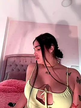 Snapshot of Bella__Wood chatting on September 2025 08:36:02 PM Bella  Wood online show from September 2025 08:36:02 PM