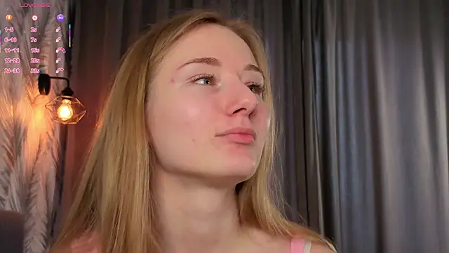 Snapshot of ElvinaRose chatting on July 2026 10:23:01 AM ElvinaRose online show from July 2026 10:23:01 AM