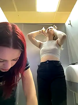 Snapshot of Cum_girlss chatting on November 2025 05:45:02 PM Cum girlss online show from November 2025 05:45:02 PM