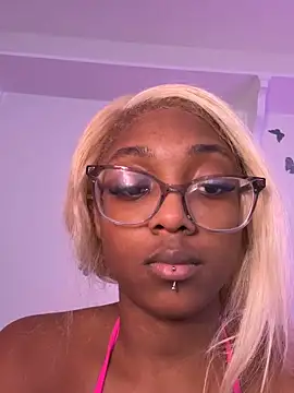 Moxhavix online show from November 2025 07:01:01 AM