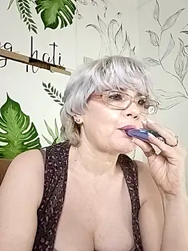 Catty Lady online show from March 2026 07:30:01 PM