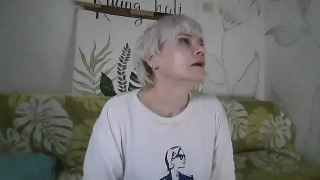 Snapshot of Catty_Lady chatting on November 2025 06:12:01 PM Catty Lady online show from November 2025 06:12:01 PM