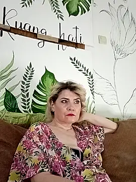 Catty Lady online show from May 2026 07:12:02 PM
