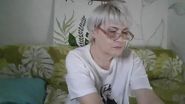 Snapshot of Catty_Lady chatting on November 2025 08:24:02 PM Catty Lady online show from November 2025 08:24:02 PM