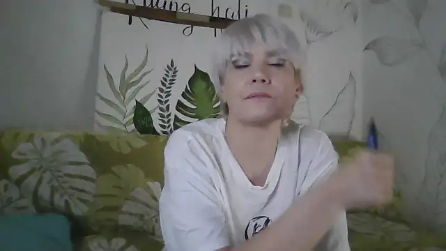 Snapshot of Catty_Lady chatting on November 2025 05:50:01 PM Catty Lady online show from November 2025 05:50:01 PM