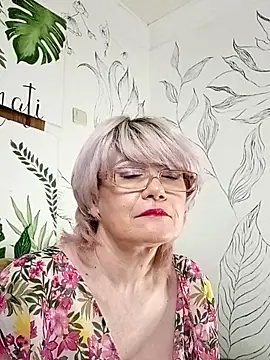 Catty Lady online show from May 2026 07:13:02 PM