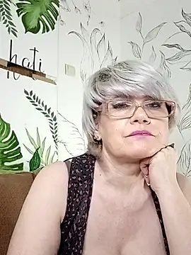 Catty Lady online show from April 2026 07:43:02 PM