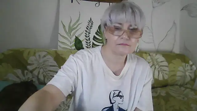 Snapshot of Catty_Lady chatting on November 2025 06:40:02 PM Catty Lady online show from November 2025 06:40:02 PM