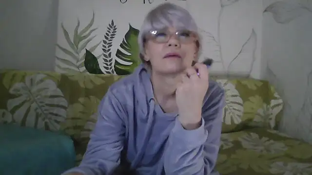 Catty Lady online show from December 2025 06:35:01 PM