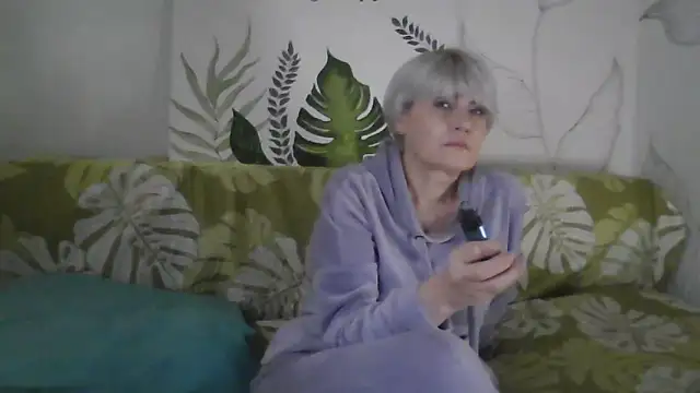 Catty Lady online show from December 2025 06:20:02 PM