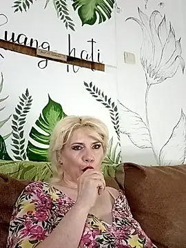 Snapshot of Catty_Lady chatting on June 2026 06:29:01 PM Catty Lady online show from June 2026 06:29:01 PM