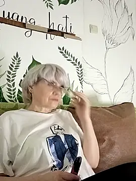 Catty Lady online show from February 2026 08:41:02 PM