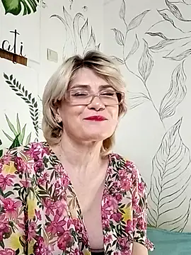 Catty Lady online show from May 2026 07:12:01 PM
