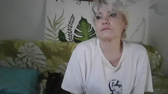 Snapshot of Catty_Lady chatting on November 2025 07:14:01 PM Catty Lady online show from November 2025 07:14:01 PM