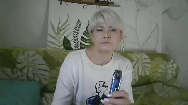 Snapshot of Catty_Lady chatting on November 2025 06:33:02 PM Catty Lady online show from November 2025 06:33:02 PM