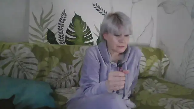 Catty Lady online show from December 2025 06:10:02 PM