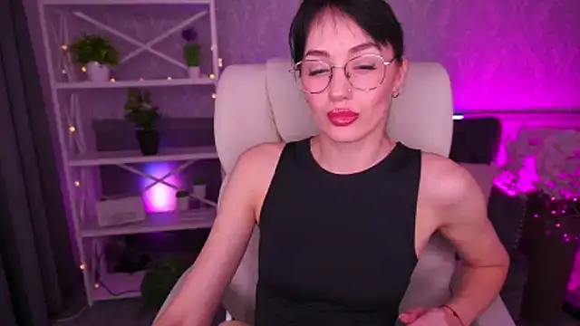 EviLune online show from February 2026 08:52:02 PM