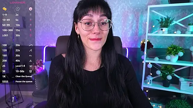 EviLune online show from October 2025 06:12:02 AM