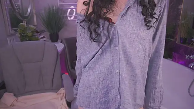 EviLune online show from April 2026 08:11:01 PM