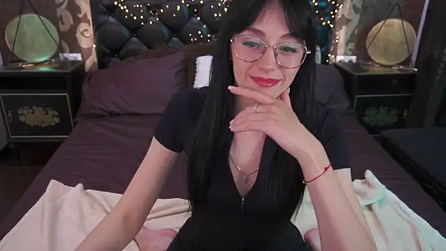 EviLune online show from April 2026 08:27:01 PM