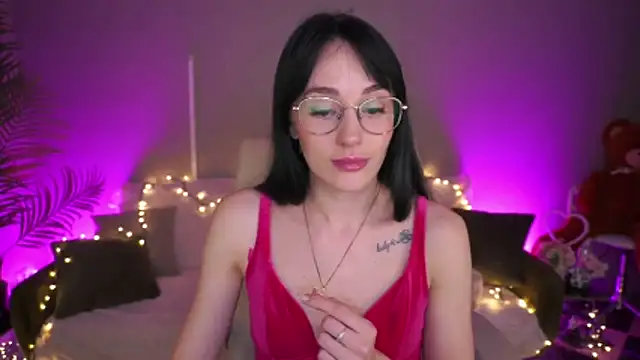 EviLune online show from May 2026 08:25:02 PM