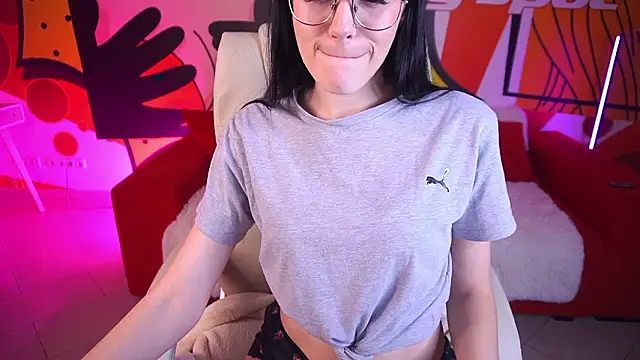 EviLune online show from March 2026 02:04:02 AM