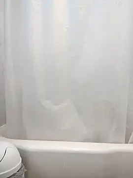 Snapshot of Juan-enrique chatting on January 2026 03:49:02 PM Juan-enrique online show from January 2026 03:49:02 PM