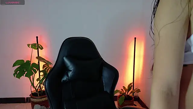 Sarasavage online show from February 2026 11:48:01 AM