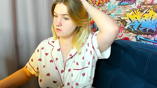 Julia Jips online show from October 2025 01:04:02 AM