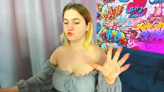 Julia Jips online show from September 2025 08:04:02 AM