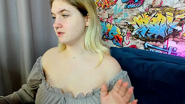 Julia Jips online show from October 2025 01:06:01 AM