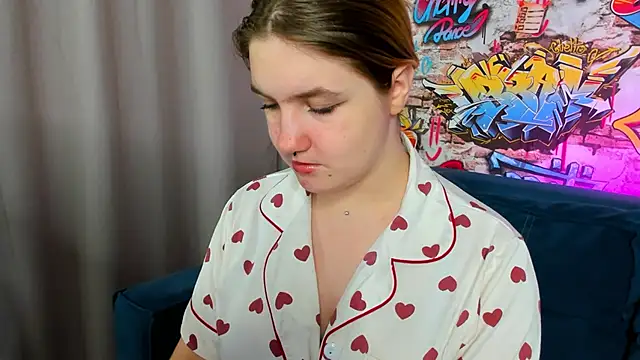 Julia Jips online show from September 2025 12:05:01 AM